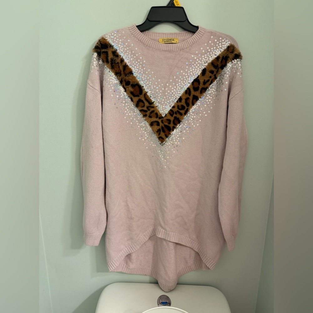 Elegant Pink Sweater with Leopard Detail